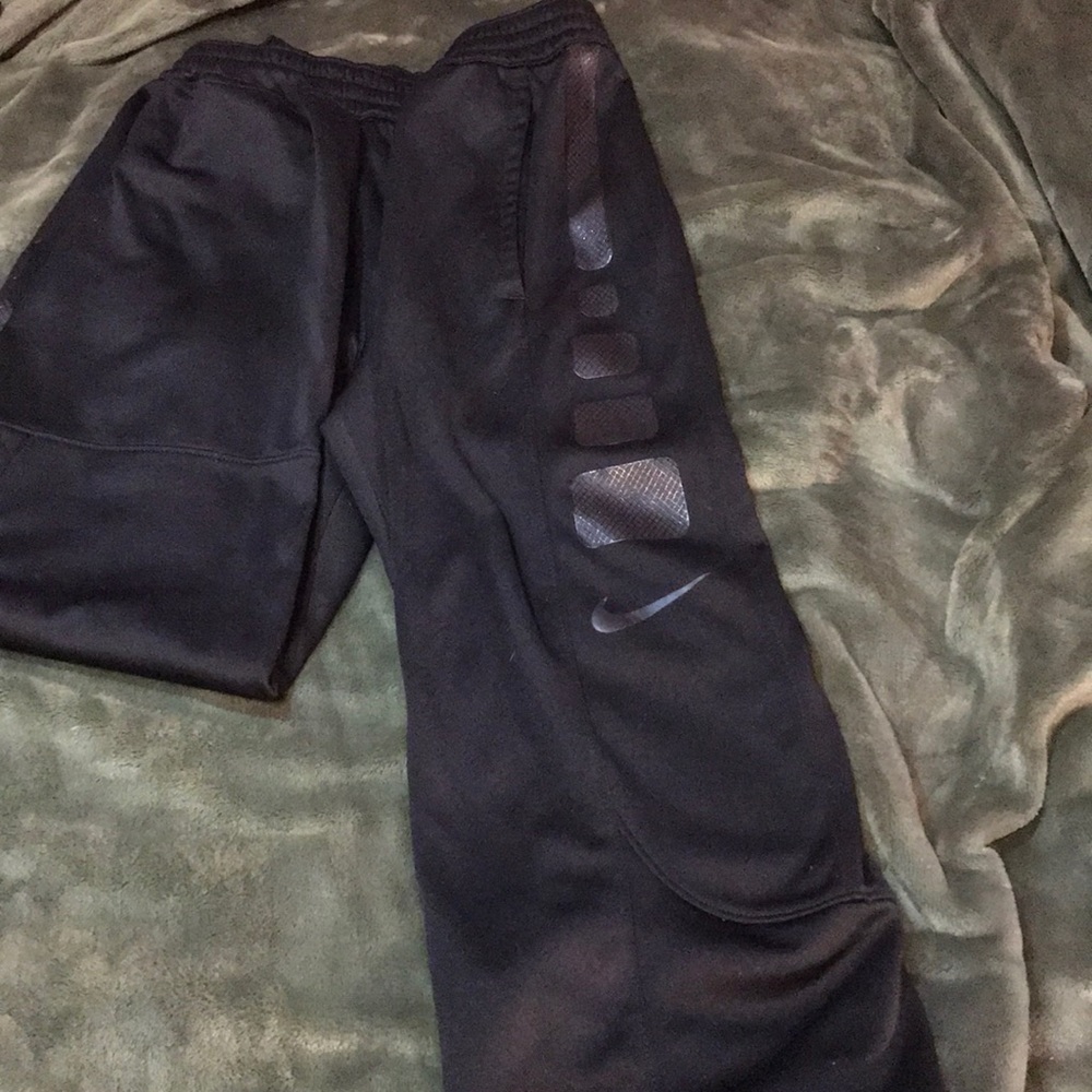 Boys Nike Elite sweats